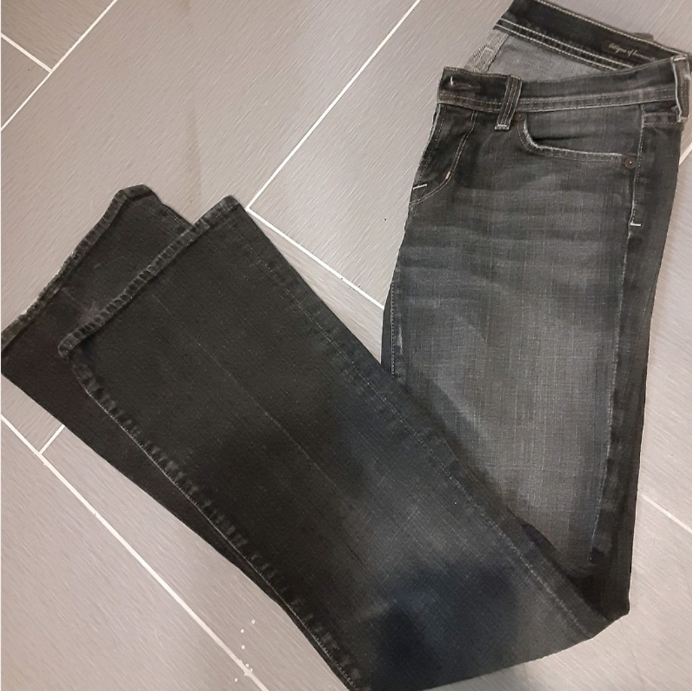 Womans Jean's.